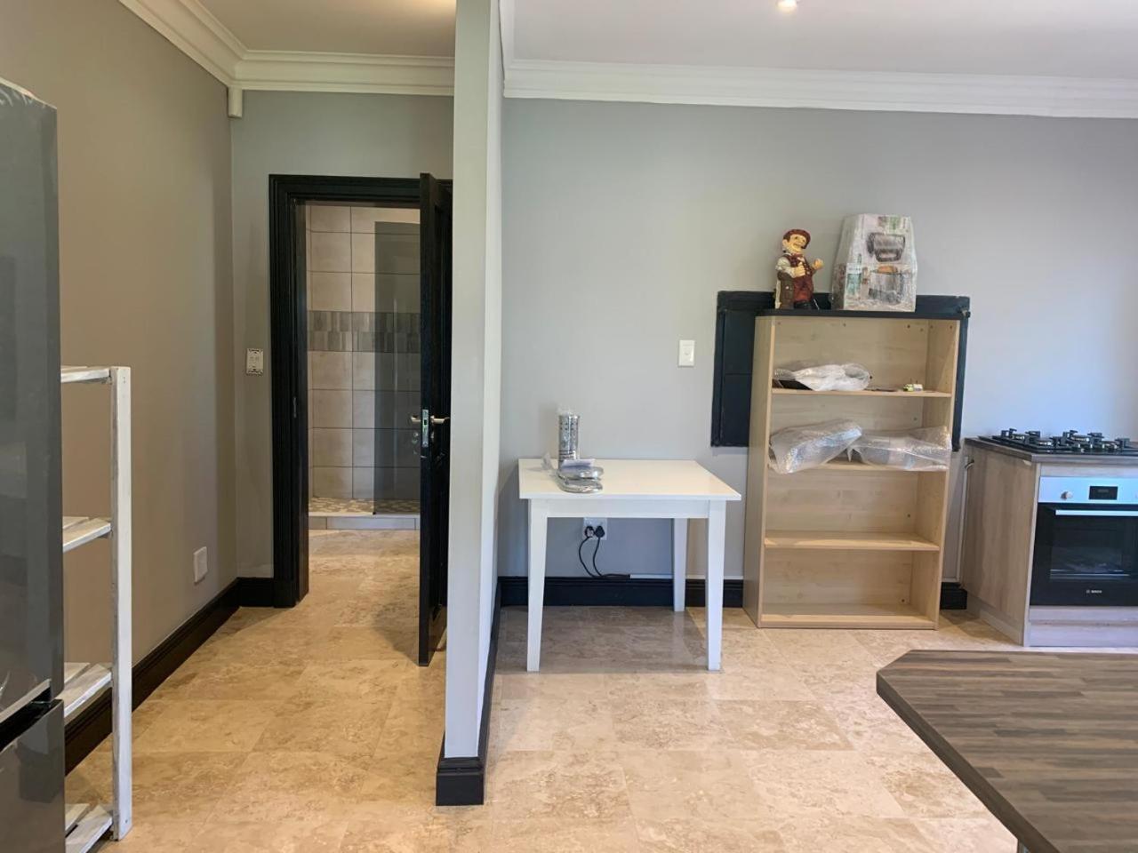 Sanji's Somerset West Apartment