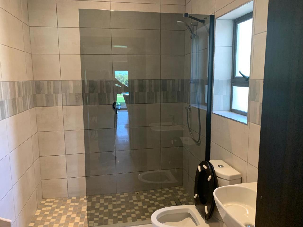 Sanji's Somerset West Apartment Cape Town